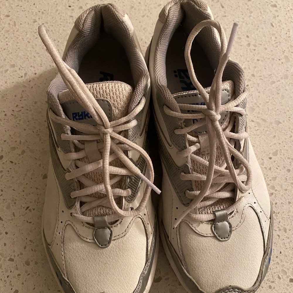 Ryka Dash Grey and White Walking shoes.